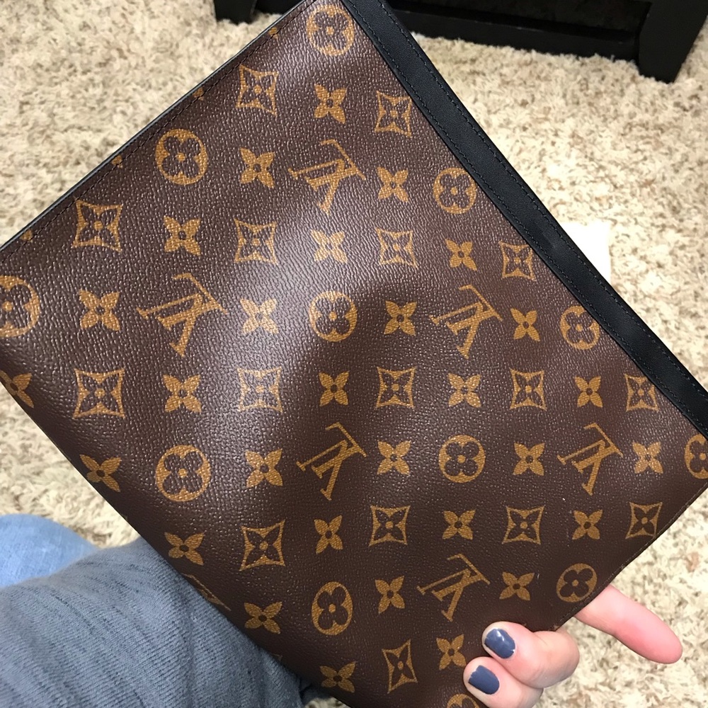 Louis Vuitton Pochette Voyage MM